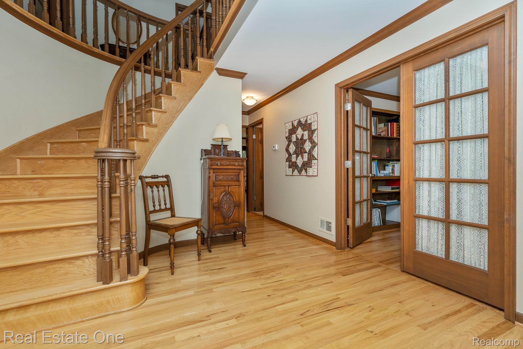 3449 Summit Ridge Drive Rochester, MI 48306 - Photo 5 of 44 Foyer (Office on the right)