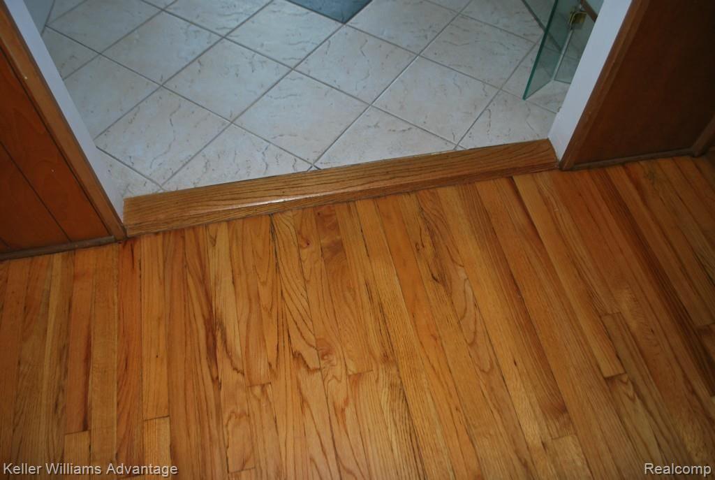 29806 West Eleven Mile Road Farmington Hills, MI 48334 - Photo 7 of 33
