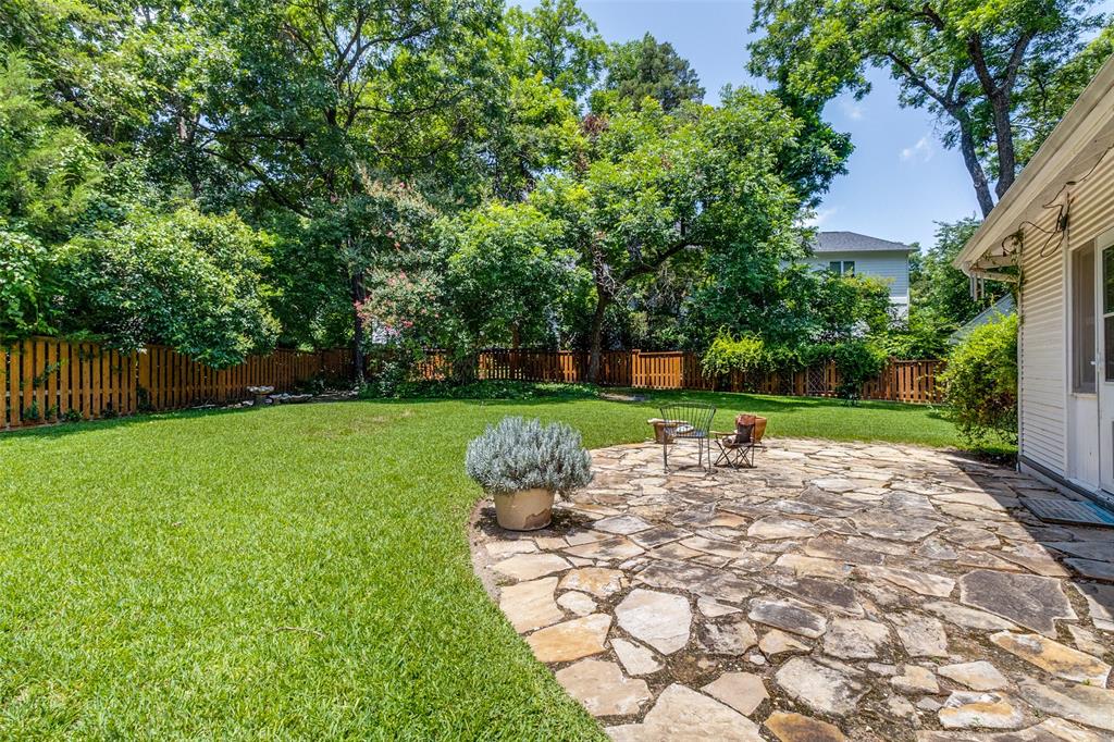 800 Harter Road Dallas, TX 75218 - Photo 14 of 17 Fenced backyard with a patio