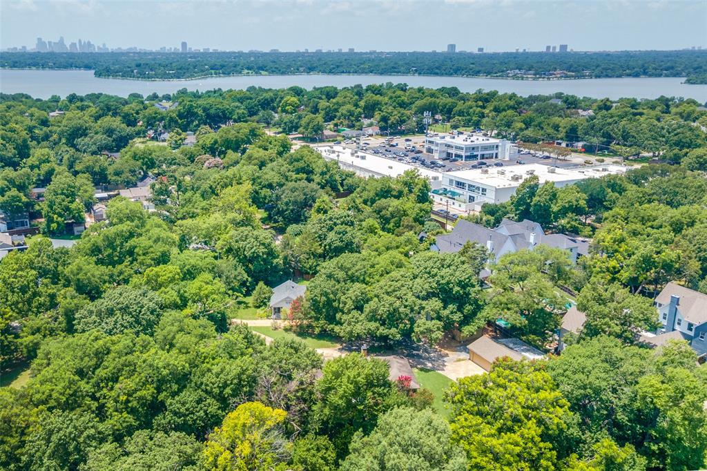 800 Harter Road Dallas, TX 75218 - Photo 16 of 17 Drone / aerial view of a nearby body of water and skyline