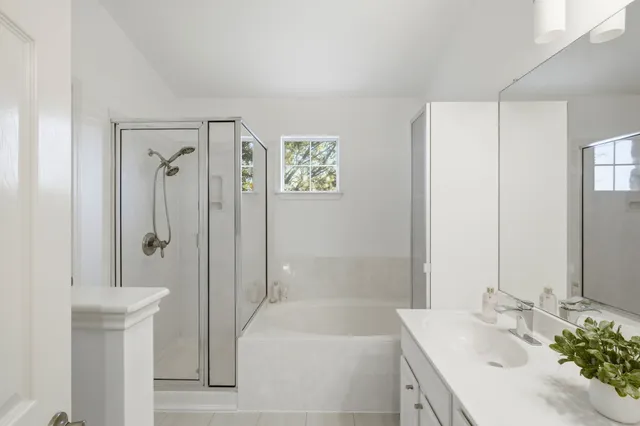 $328,000 | 1900 Scofield Ridge Parkway, Unit 203, Austin, TX 78727