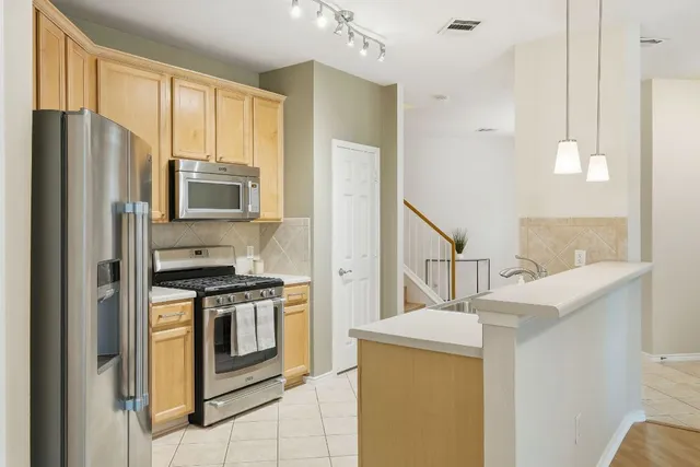 $329,000 | 1900 Scofield Ridge Parkway, Unit 203, Austin, TX 78727