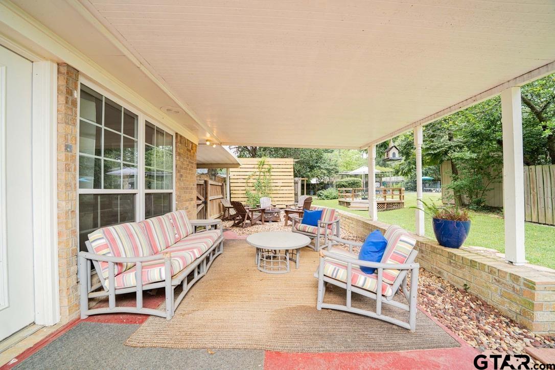 607 Green Oak Drive Longview, TX 75604 - Photo 25 of 48 a room with patio furniture and a large window