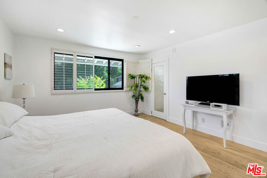 4166 Crisp Canyon Road Sherman Oaks, CA 91403 - Photo 24 of 55