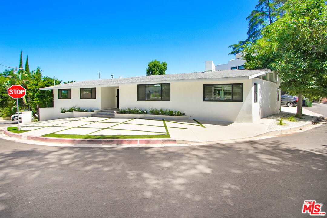 4166 Crisp Canyon Road Sherman Oaks, CA 91403 - Photo 4 of 55