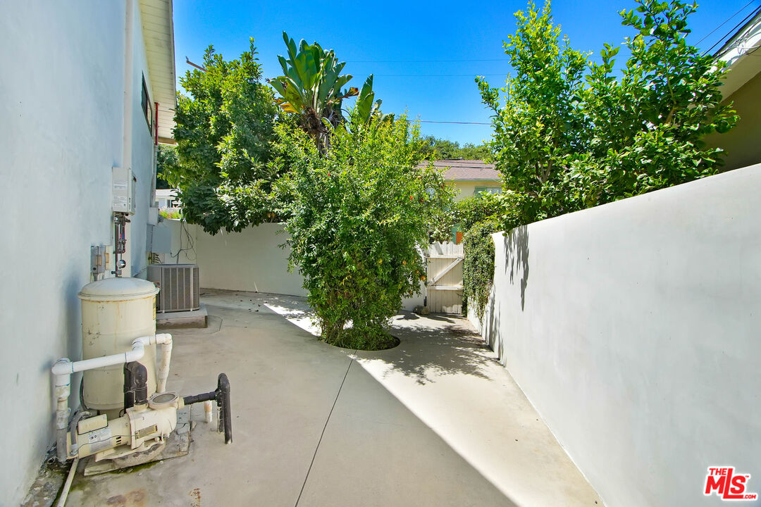 4166 Crisp Canyon Road Sherman Oaks, CA 91403 - Photo 46 of 55