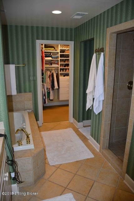 531 Ridgewood Road Louisville, KY 40207 - Photo 39 of 45 Master bath