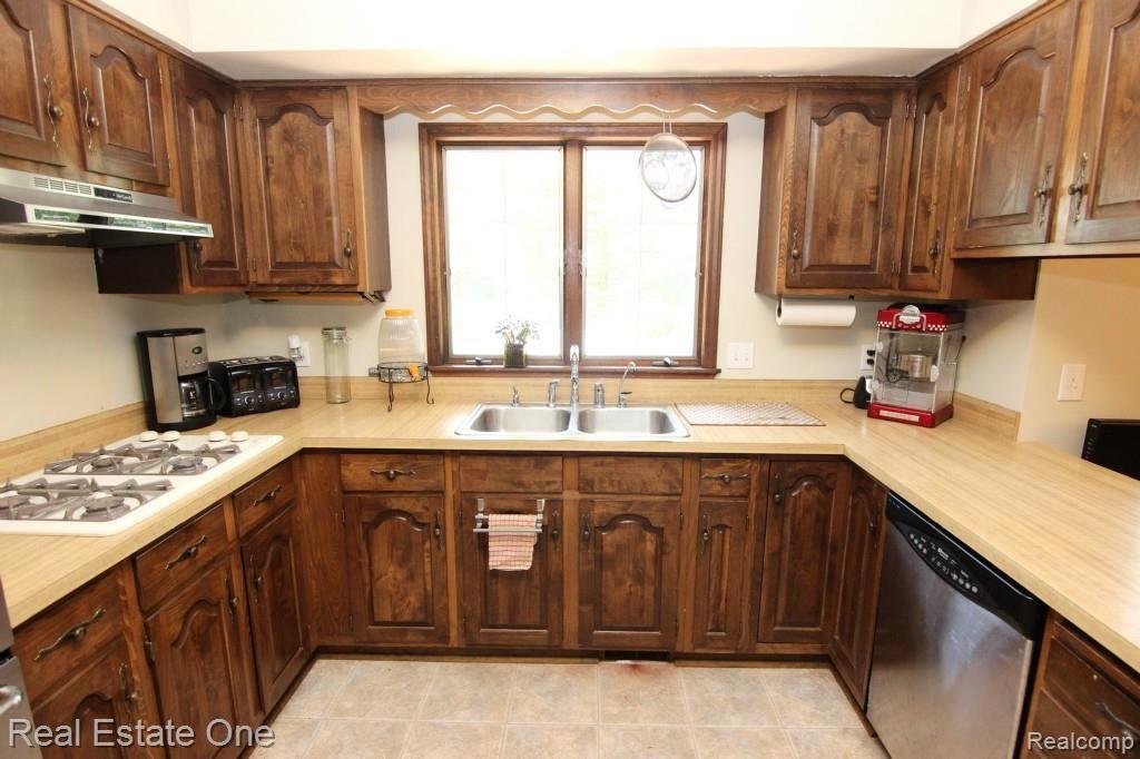 7750 Foster Road Clarkston, MI 48346 - Photo 11 of 28