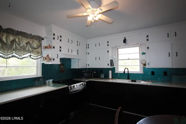$219,000 | 626 North Railroad Avenue, Brunson, SC 29911