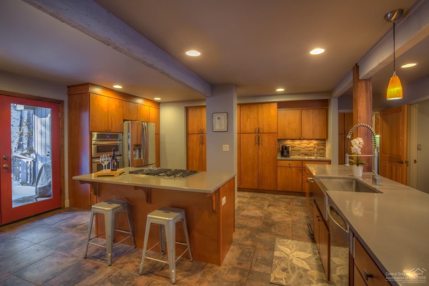 70823 Shepherd Purse Black Butte Ranch, OR 97759 - Photo 6 of 25 New quartz counters, custom cabinets, ga