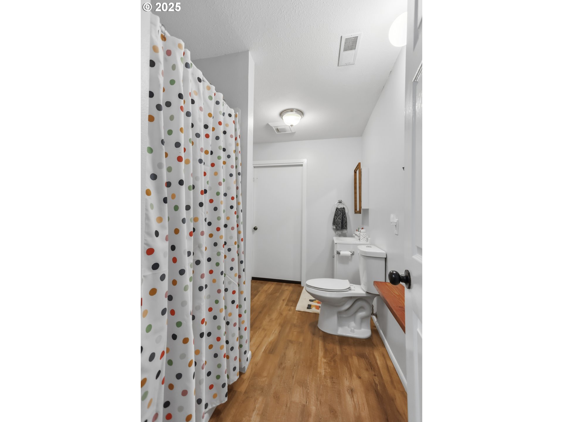 522 West 22nd Street The Dalles, OR 97058 - Photo 14 of 26 a bathroom with a sink and a toilet