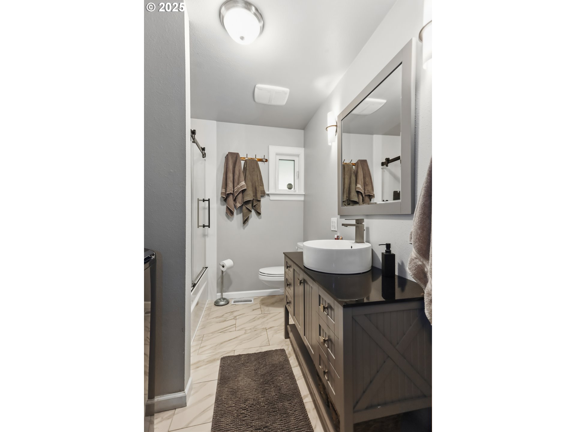 522 West 22nd Street The Dalles, OR 97058 - Photo 6 of 26 a hallway with a sink and a mirror