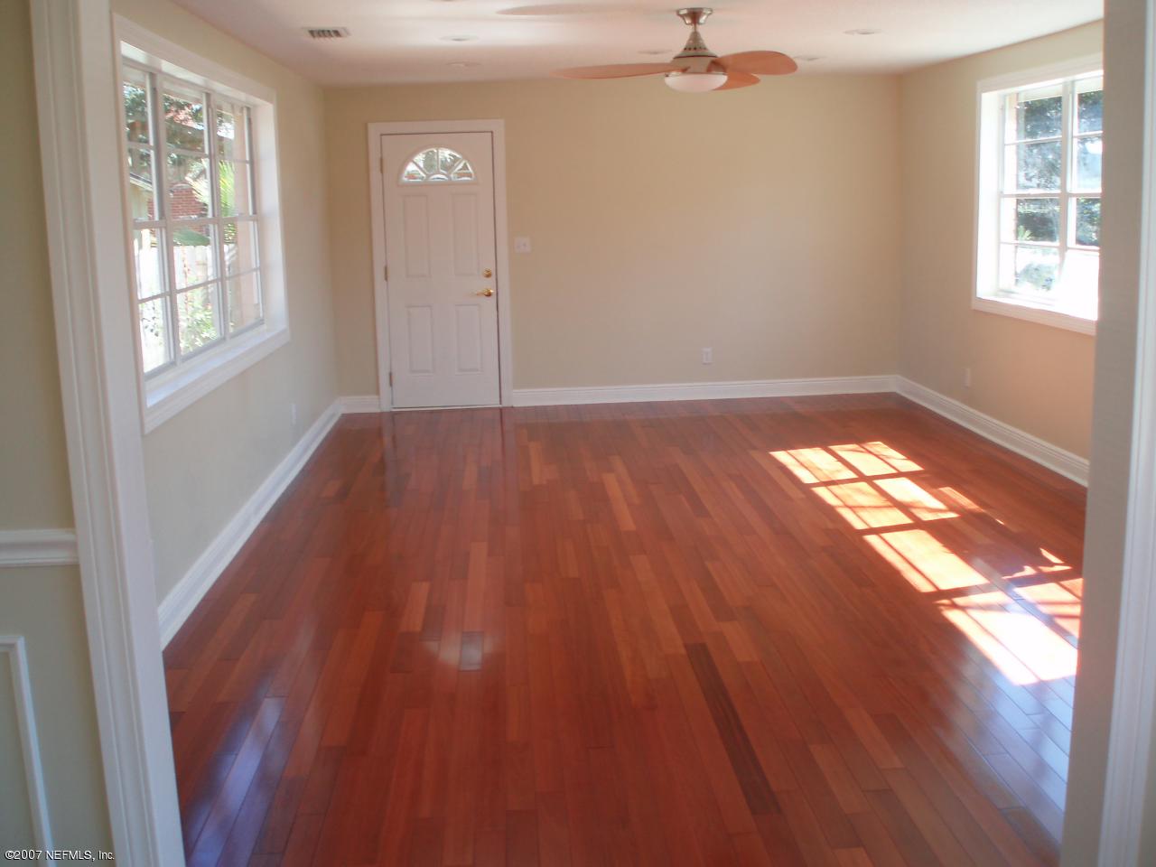 1605 Ridgeland Road Jacksonville, FL 32207 - Photo 2 of 10 Family Room