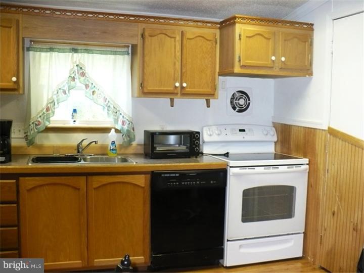5701 North Layfield Road Perkiomenville, PA 18074 - Photo 3 of 10 Kitchen