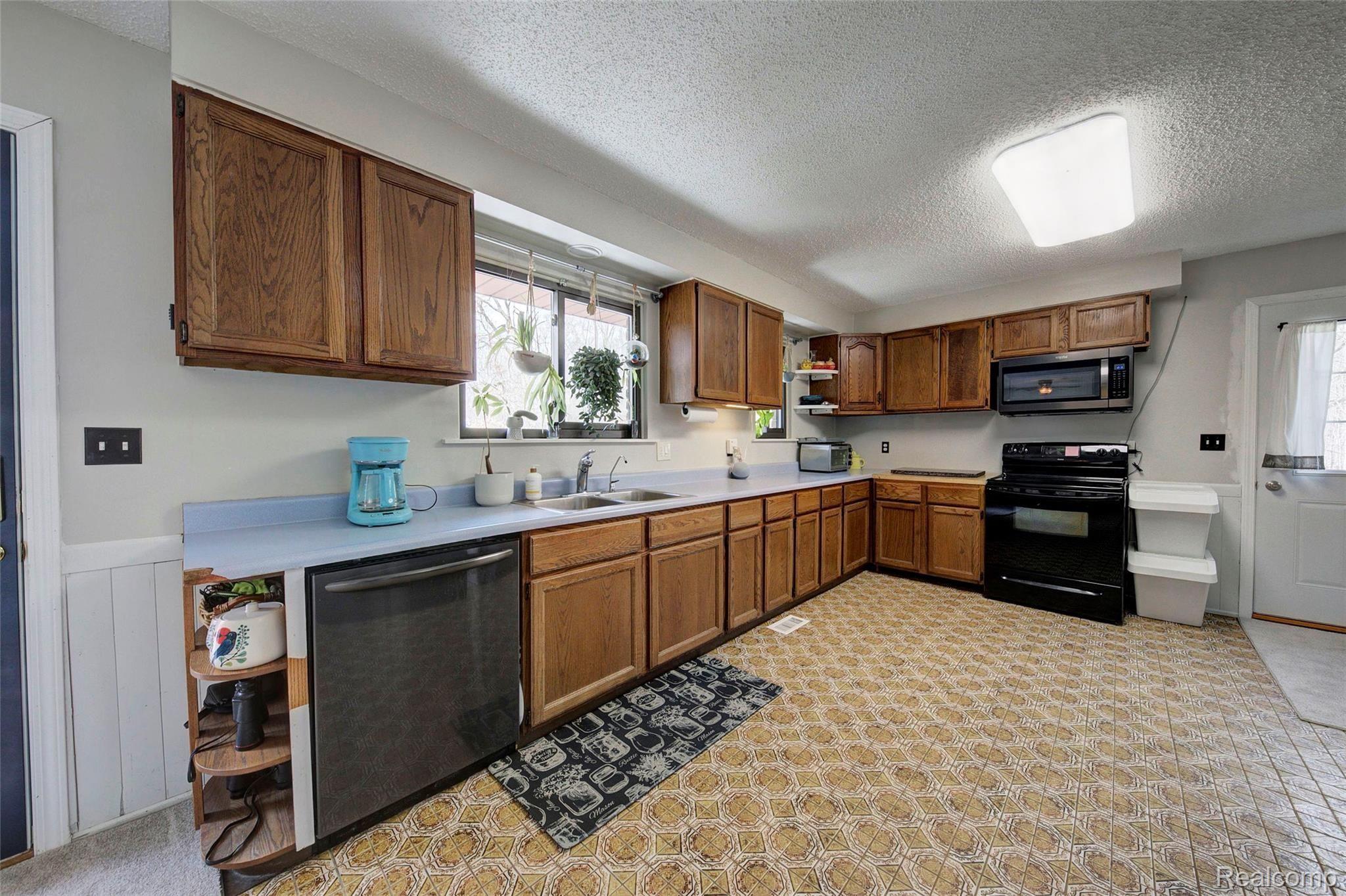 2190 Corlett Road Brighton, MI 48114 - Photo 10 of 44 Kitchen 2.jpg