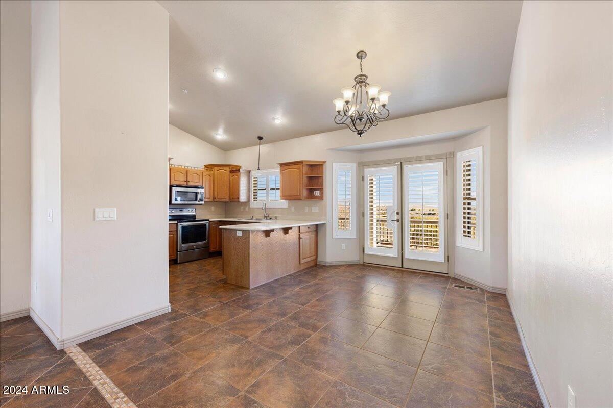 15420 East Upper Ridge Lane Mayer, AZ 86333 - Photo 13 of 57 13-Dining Room
