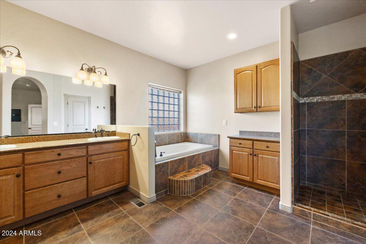 15420 East Upper Ridge Lane Mayer, AZ 86333 - Photo 23 of 57 23-Primary suite