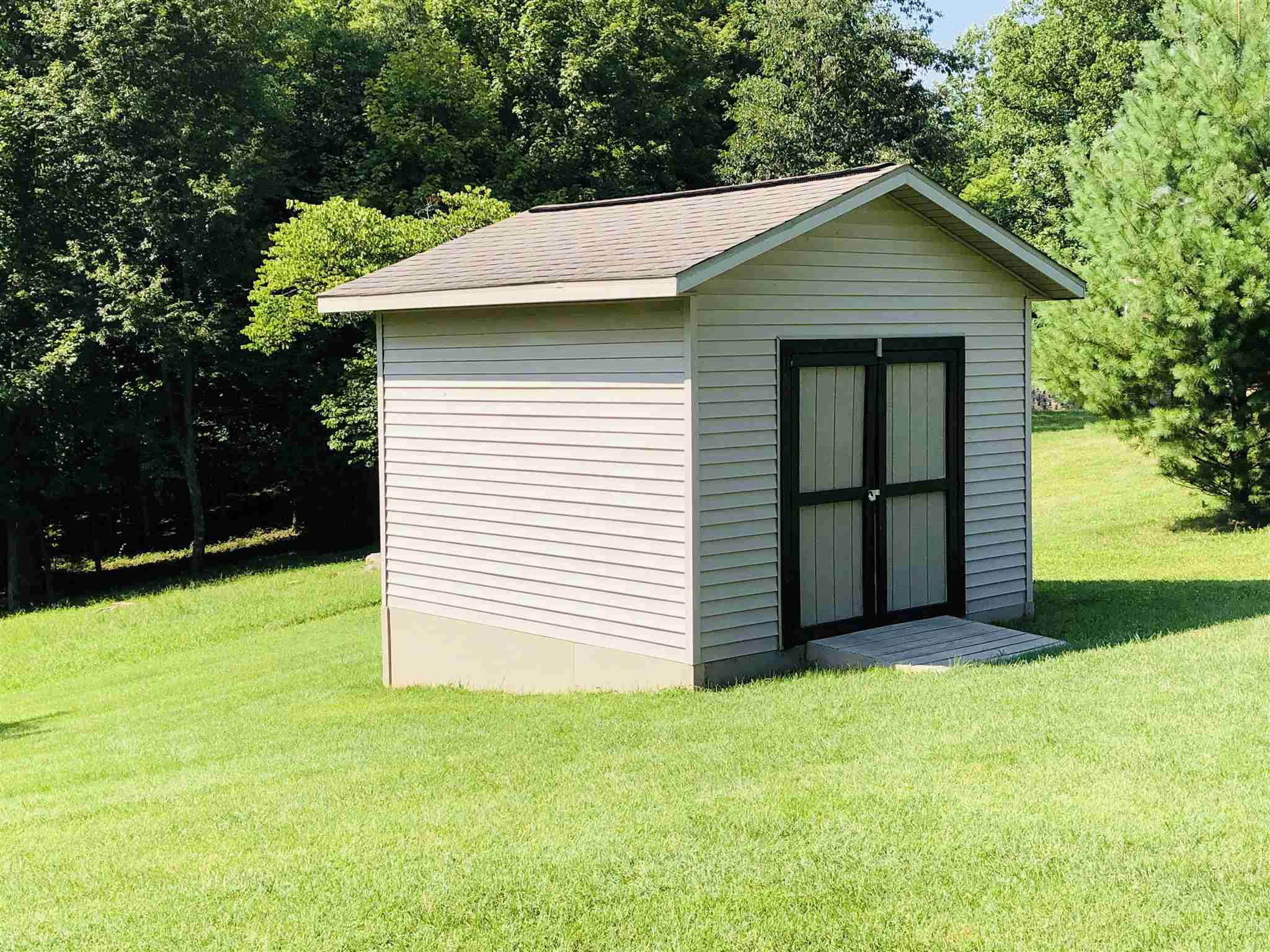 2265 Williams Road Bedford, IN 47421 - Photo 34 of 34 Gallery Image 34
