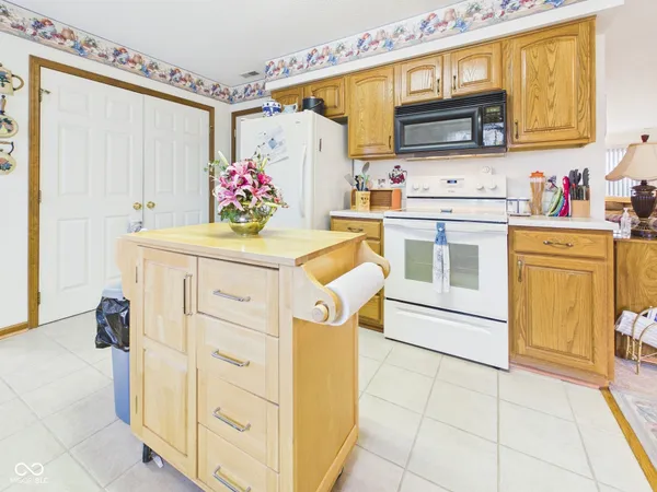 $205,000 | 2819 Peachtree Court, Unit 38, Anderson, IN 46012