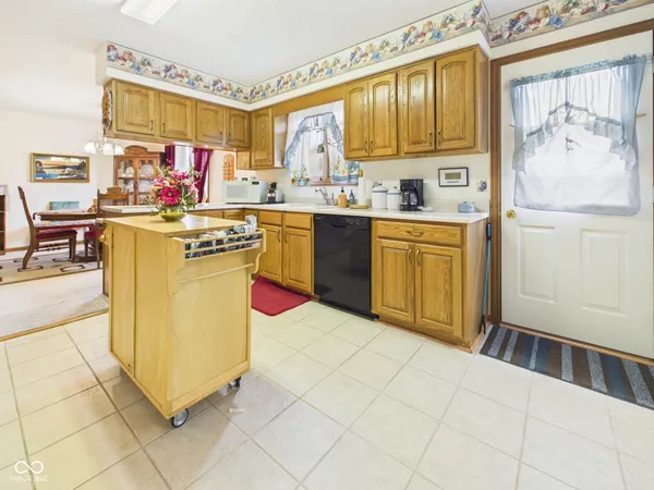 $205,000 | 2819 Peachtree Court, Unit 38, Anderson, IN 46012