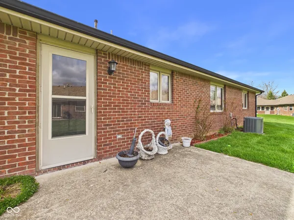 $205,000 | 2819 Peachtree Court, Unit 38, Anderson, IN 46012