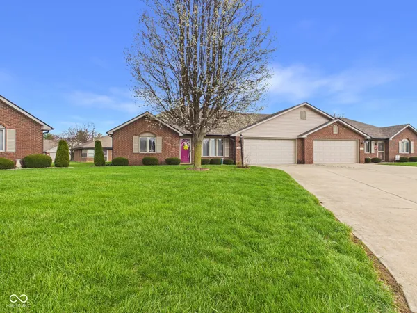 $205,000 | 2819 Peachtree Court, Unit 38, Anderson, IN 46012