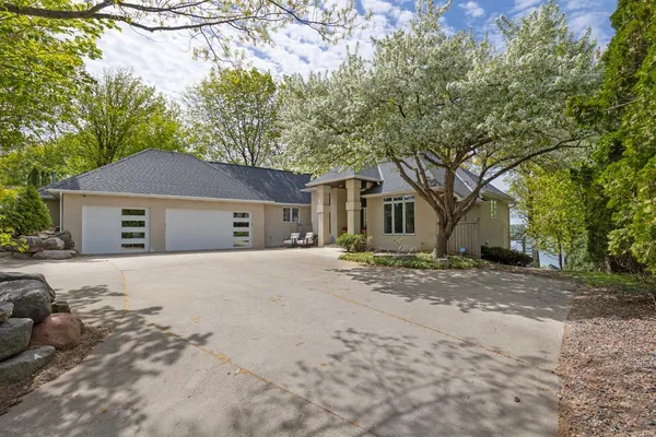$2,650,000 | 21150 Excelsior Boulevard, Excelsior, MN 55331