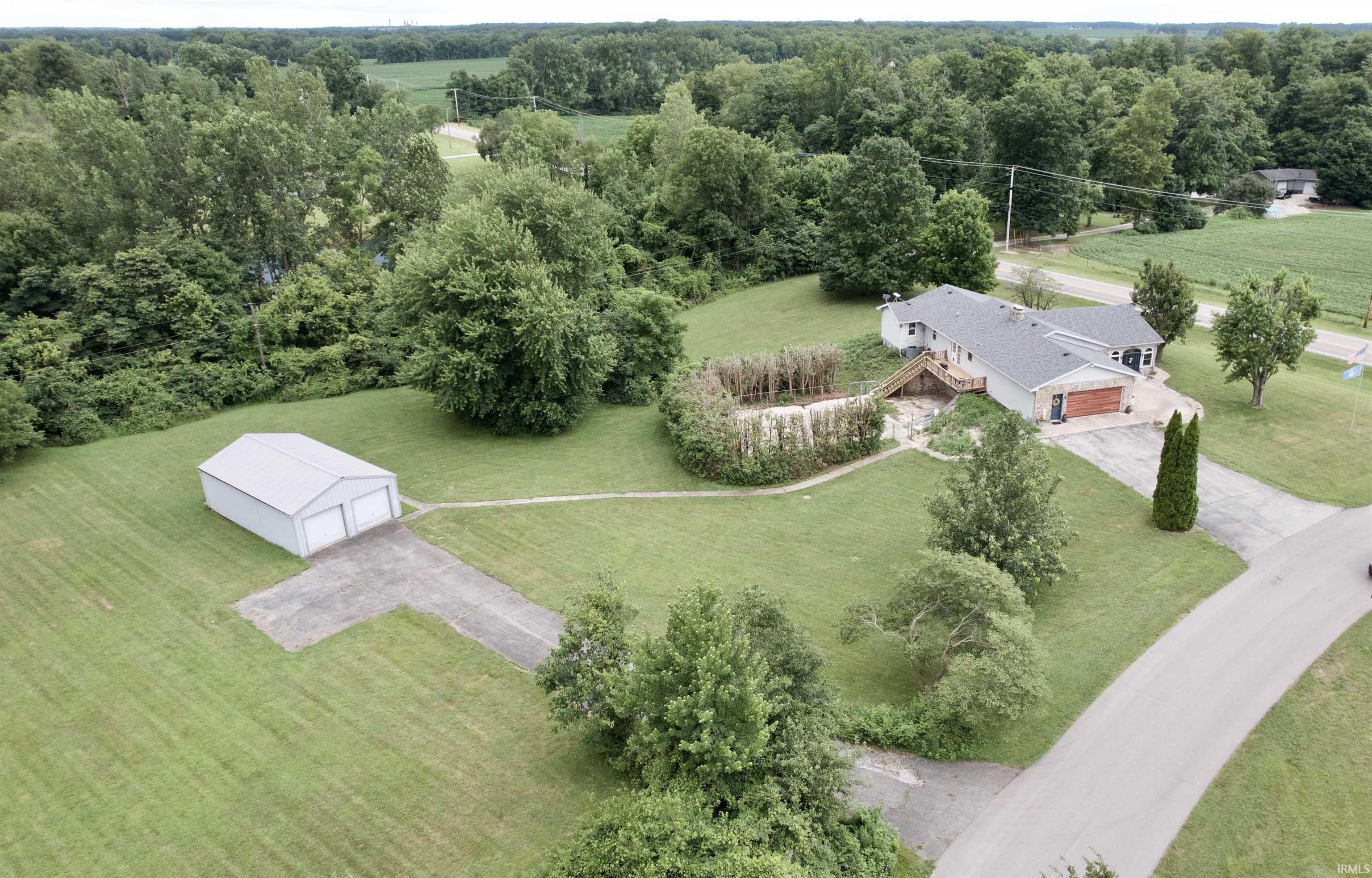 954 Sellers Road Upland, IN 46989 - Photo 2 of 29