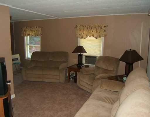92 Millerstown Road Tarentum, PA 15084 - Photo 2 of 8 Living Room.