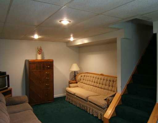 92 Millerstown Road Tarentum, PA 15084 - Photo 5 of 8 Den/Family/Great Room.