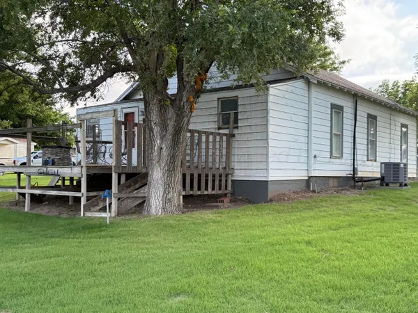 $149,000 | 602 South Young Street, Follett, TX 79034
