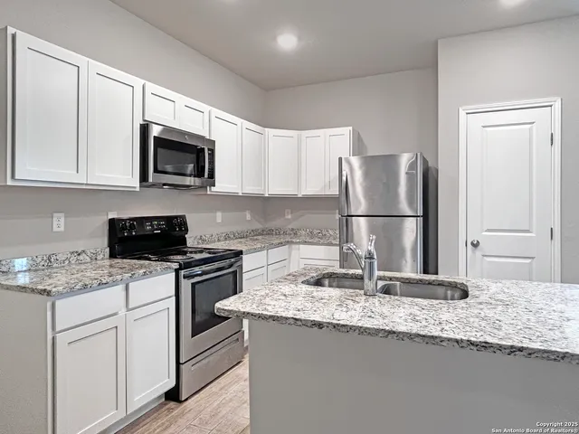 $1,450 | 13010 Reid Meadows, Live Oak, TX 78233