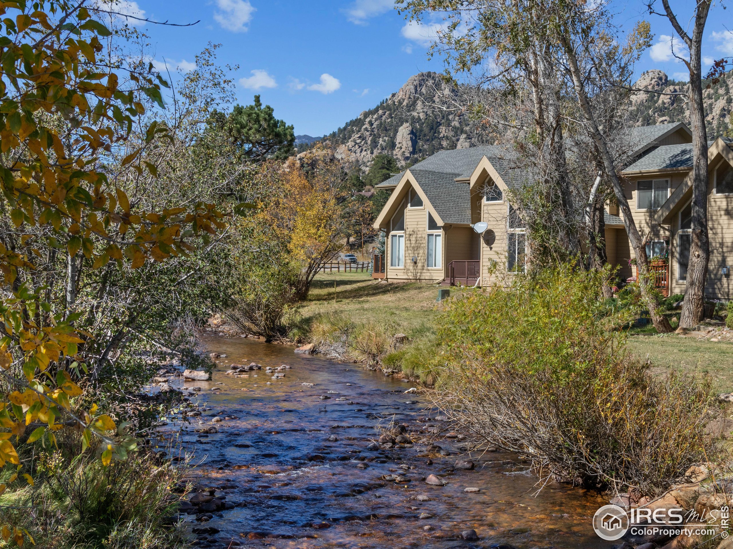300 Far View Drive, Unit 7 Estes Park, CO 80517 - Photo 25 of 26 a front view of a house with a yard