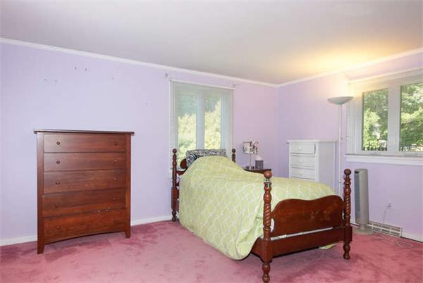 87 Russell Road Framingham, MA 01702 - Photo 18 of 27 Gallery Image 18