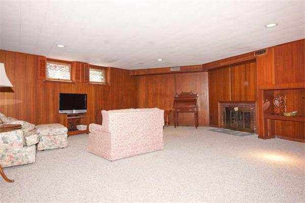 87 Russell Road Framingham, MA 01702 - Photo 21 of 27 Gallery Image 21