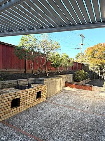 a view of an outdoor space