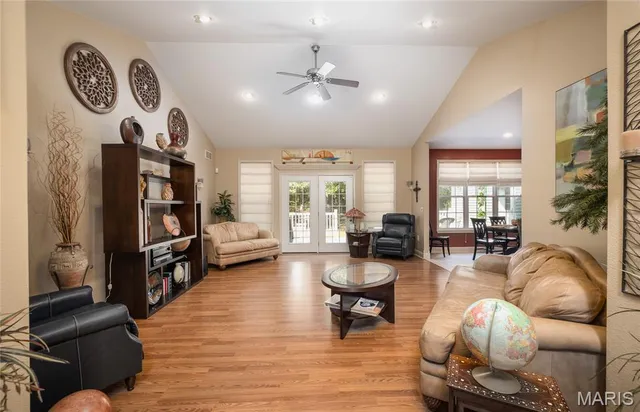 $575,000 | 15021 County Road 1050, St. James, MO 65559