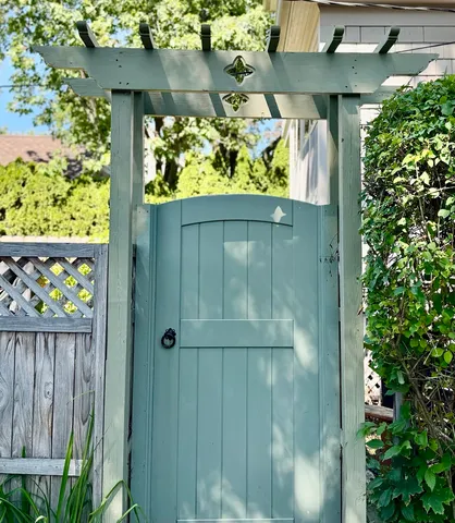 $3,200 | 760 Oakwood Avenue, Unit 2, Lake Forest, IL 60045