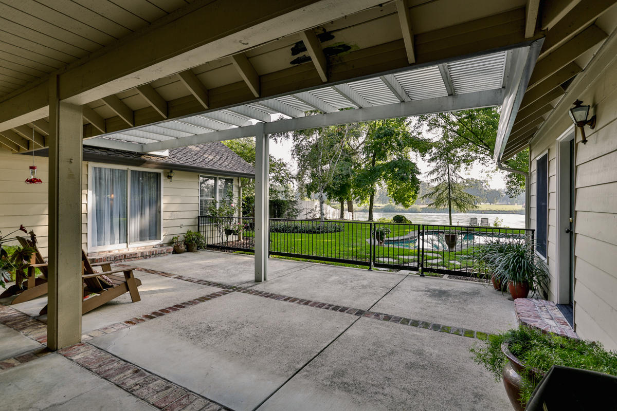 6661 Riverside Drive Redding, CA 96001 - Photo 4 of 33 untitled (14 of 138)