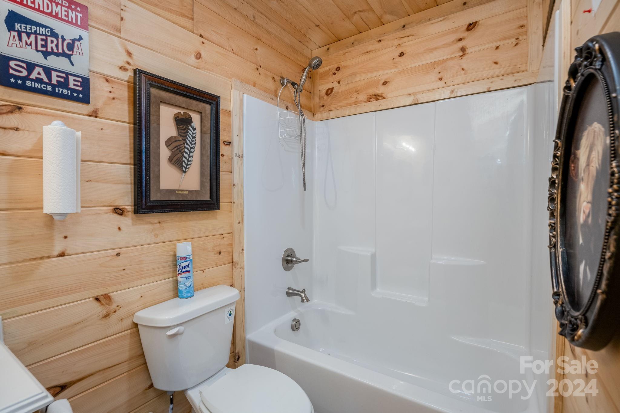 1958 Boxelder Trail Ridgeway, SC 29130 - Photo 34 of 46 a bathroom with a toilet a sink and bathtub