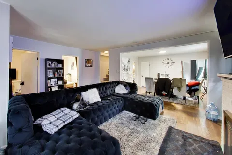 $425,000 | 330 Park Avenue, Cary, IL 60013