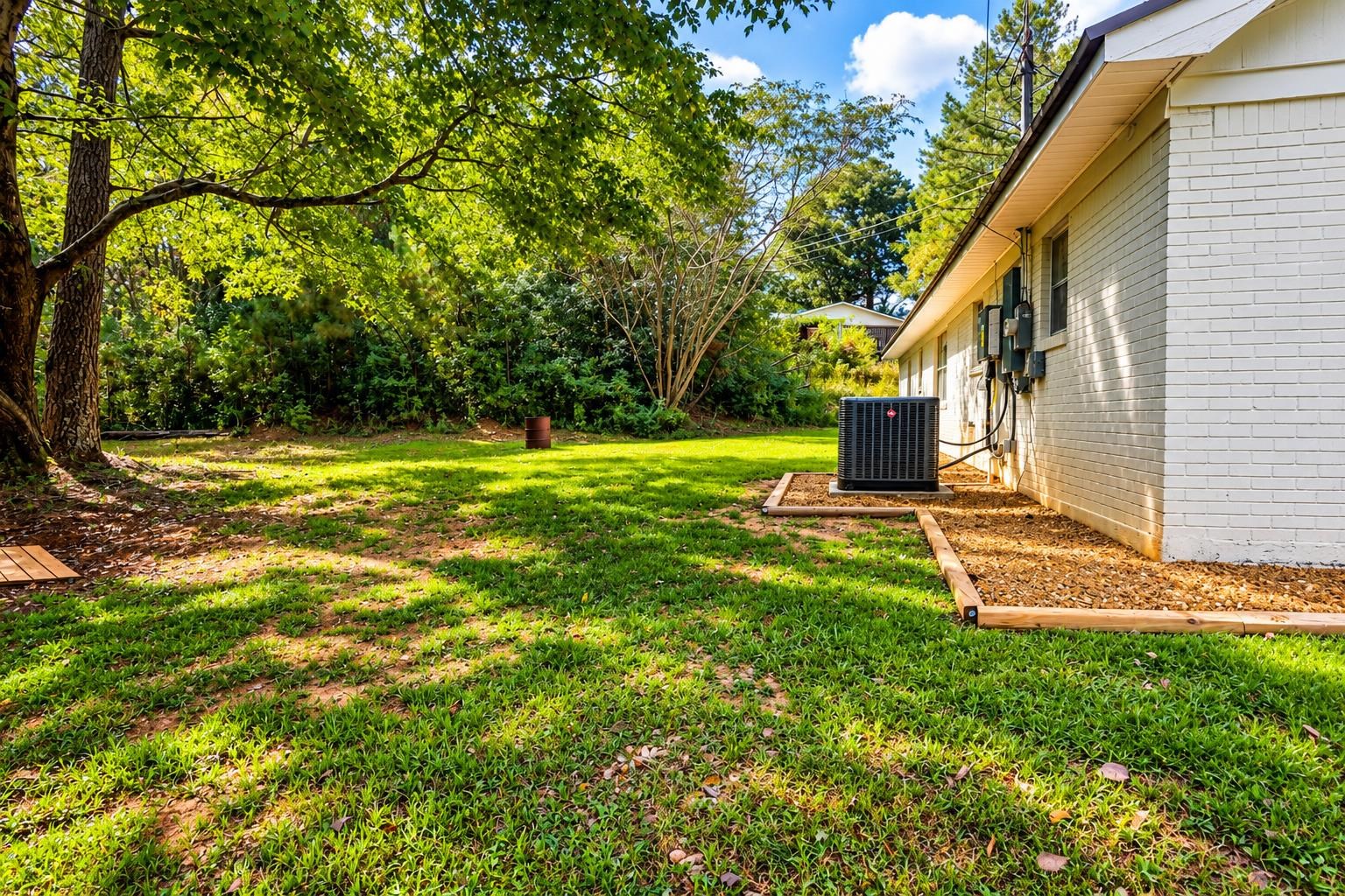 196 County Road Iuka, MS 38852 - Photo 2 of 26 Expansive lawn area with mature trees and white brick exterior
