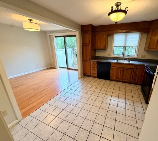 $267,900 | 11 Mansion Woods Drive, Unit F, Agawam, MA 01001
