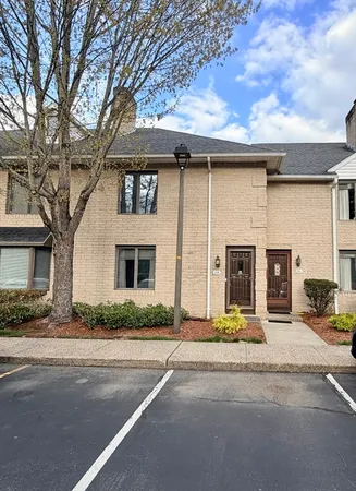 $267,900 | 11 Mansion Woods Drive, Unit F, Agawam, MA 01001
