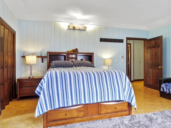 $850,000 | 16 Davis Point Road, Wayne, ME 04284