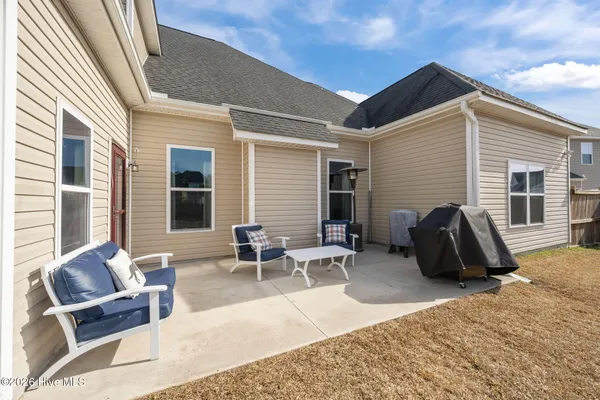 $479,900 | 304 Bear Run, Maple Hill, NC 28454