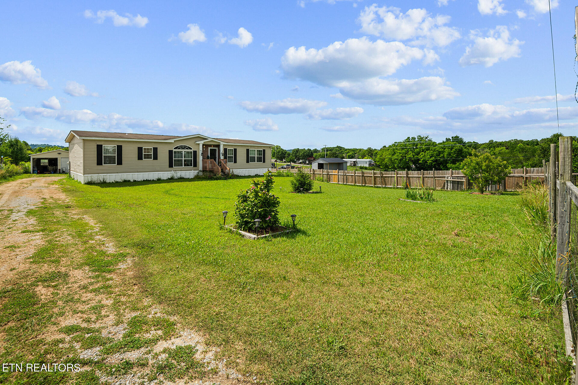 42 Wisecarver Road Mosheim, TN 37818 - Photo 3 of 17 42 Wisecarver Road Mosheim TN_004