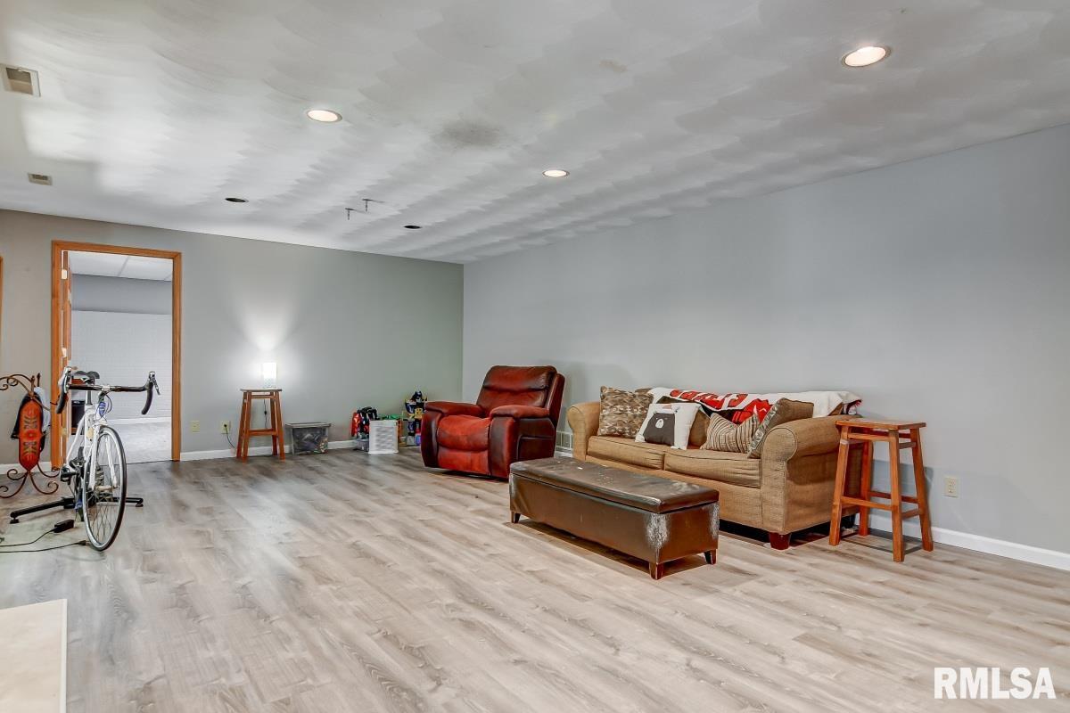 29 Charlene Lane Springfield, IL 62711 - Photo 21 of 35