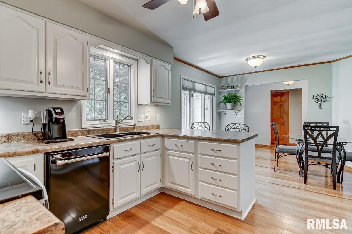29 Charlene Lane Springfield, IL 62711 - Photo 8 of 35