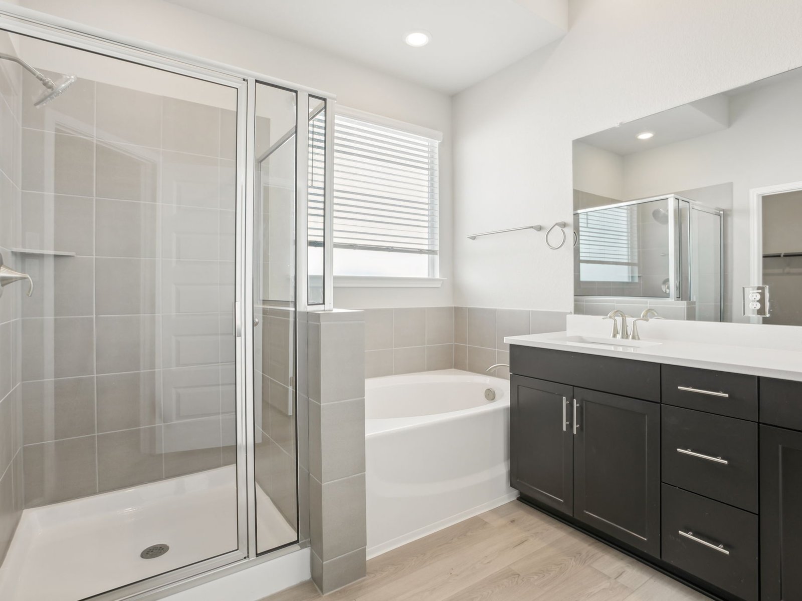 129 Pendleton Drive Kyle, TX 78640 - Photo 7 of 11 a bathroom with a tub a sink shower and mirror